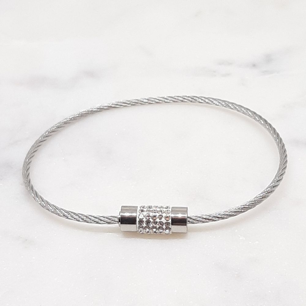 Bracelet cable en acier inoxydable argent et fermoir orné de diamants