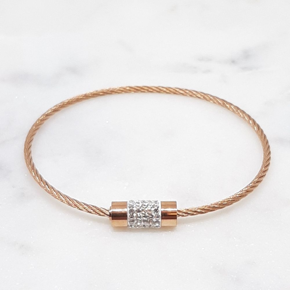 Bracelet cable en acier inoxydable or rose et fermoir orné de diamants