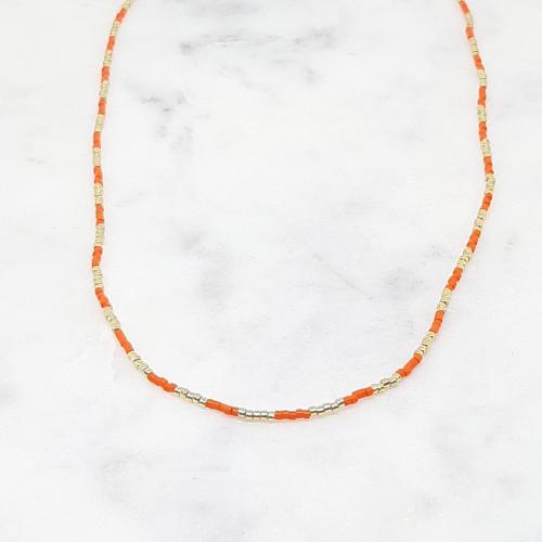 Collier en perles orange et or avec une longueur de 22 cm de long et 5 cm de réglage
